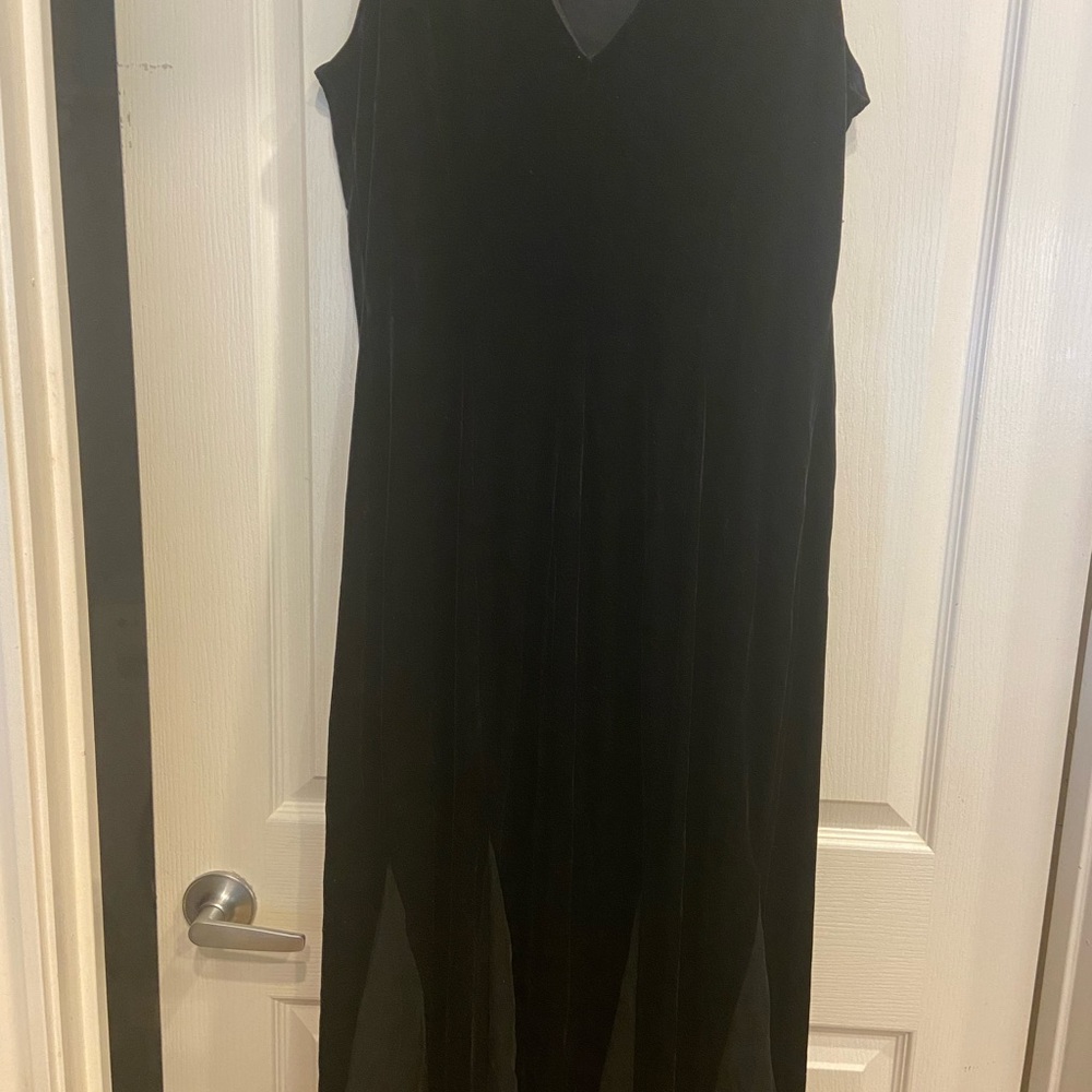 Black Gown w/ Kick inserts